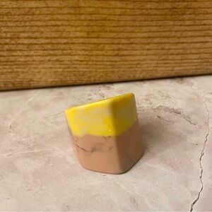 Vintage Lucite Acrylic Brown & Yellow Chunky Ring Size 9